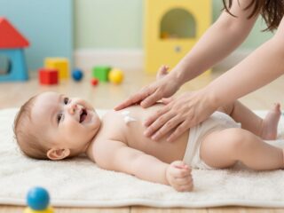 Hogyan előzd meg a pelenkakiütést? 4 bevált praktika a piros popsira