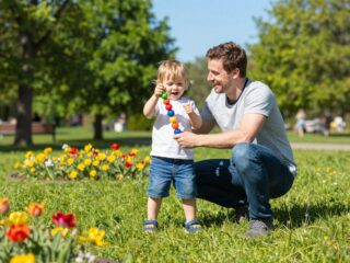 Hogyan legyünk jó játszópartnerei a gyerekünknek? A közös játék pszichológiája