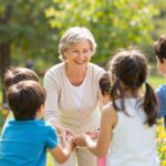 Kedvezményes nyugdíj nagymamáknak: minden, amit a nagyszülői gyedről tudni kell