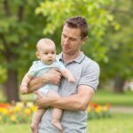 Miért óvatosabbak a férfiak, miután apává válnak?