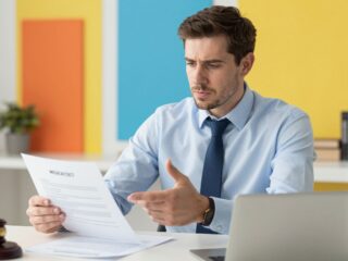 Miért számít okirathamisításnak a hamis orvosi igazolás? A jogász elmagyarázza