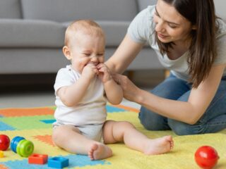 A csecsemőkori tüsszögés okai: nem mindig jelent megfázást