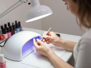 Az UV-lámpás géllakkozás veszélyei: mit mondanak a kutatók a bőrrák kockázatáról?