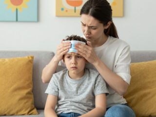 Fejsérülés gyerekeknél: mikor elég a borogatás és mikor kell orvoshoz rohanni?