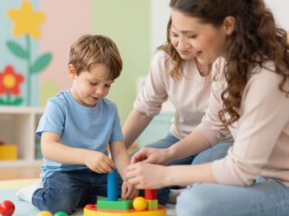 Gyakori gyomor- és bélpanaszok autista gyerekeknél: okok, tünetek és kezelési lehetőségek