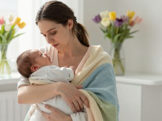 Hangulatingadozások és fáradtság a gyermekágyi időszakban: ezt teszik veled a hormonok