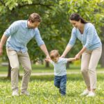 Hogyan nevelj önálló és talpraesett gyereket a mai világban? Az elengedés művészete