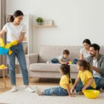 Igazságtalan tehermegosztás: kutatások bizonyítják, hogy az anyák még mindig többet dolgoznak otthon