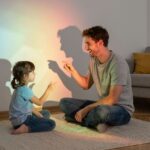 Kreatív és fejlesztő esti program: Az árnyjáték meglepő előnyei a kicsik számára