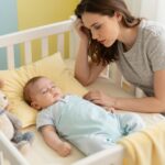 Miért Horkol, Izzad vagy Üti a Fejét a Baba Alvás Közben? Tünetek és Megoldások