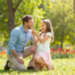 Miért kulcsfontosságú az apa szerepe a lányai életében? A tudomány válasza