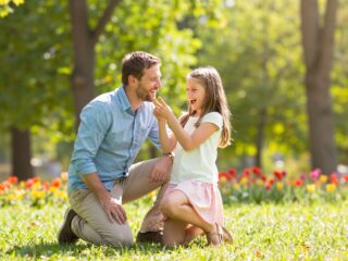 Miért kulcsfontosságú az apa szerepe a lányai életében? A tudomány válasza