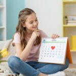 Mikor jön meg az első menzesz és mik az árulkodó jelei?