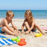 Papucs nélkül a strandon vagy az uszodában: milyen fertőzéseket kaphat el a gyermek?