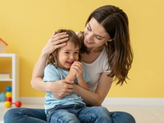 SOS segítség hiszti esetén: 8 módszer, amivel azonnal megnyugtathatod a gyereket