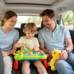 Unaloműző játékok utazáshoz: hogyan kötheted le a gyereket az autóban?