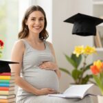 A szocioökonómiai háttér hatása a terhességre: miért számít az anya képzettsége