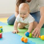 Babafejlesztő gyakorlatok 6-9 hónaposoknak – teljes útmutató szülőknek