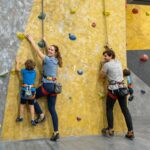 Kihívás és kaland az egész családnak: ezért érdemes ellátogatni egy mászóterembe (X)