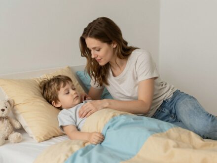 Meddig maradjak a gyerek mellett elalváskor? Az önálló alvás kialakítása