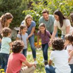 A befogadás kihívásai: hogyan segíthetünk a nehéz sorsú gyermekeken?