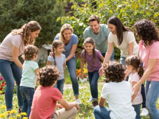 A befogadás kihívásai: hogyan segíthetünk a nehéz sorsú gyermekeken?