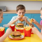 A gyorséttermi gyerekmenük tápértéke: rejtett kalóriák és zsírok
