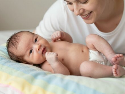 A köldökzsinór későbbi elvágása: egy egyszerű lépés a baba egészségéért