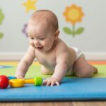 Csecsemő Fejlődése 5 Hónaposan: Mozgás, Kommunikáció és Érzékelés Változásai