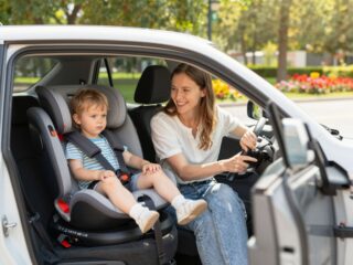 Gyerekülés használata: a KRESZ szabályai és a bírság mértéke