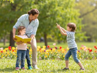Hogyan neveljünk nem anyagias gyereket? 4 szülői stratégia a mai világban