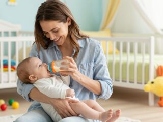 Hogyan vezethet túlsúlyhoz a cumisüvegből etetés? Megelőzési tippek