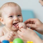 Honnan tudom, hogy jön a baba foga? A fogzás 10 leggyakoribb jele képekben