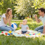 Így játszunk a babával nyáron: kreatív ötletek a szabad ég alatt