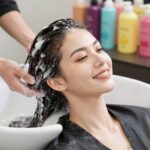 Így moss hajat helyesen: fodrásztrükkök a ragyogó hajért