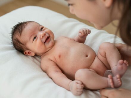 Újszülött Bőrének Színváltozásai: Mikor Normális és Mikor Orvosi Probléma?