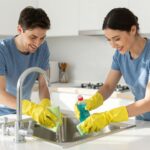 Vízkő ellen a konyhában: ez a két egyszerű tipp ragyogóvá teszi a csapot és a mosogatót