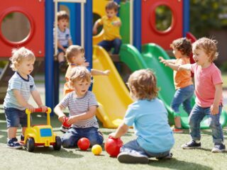 A babák színlátásának fejlődése: Ezeket a színeket szeretik a legjobban a kicsik