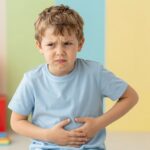 A gyermeki nyűgösség dekódolása: jelek, amikből tudhatod, hogy betegség lappang a háttérben