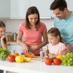 A gyermekkori gyomorrontás kezelése otthon: diéta, folyadékpótlás és orvosi tanácsok