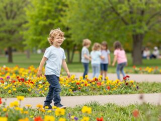 Az egyke gyerekek előnyei és hátrányai: tényleg magányosabbak és önzőbbek?