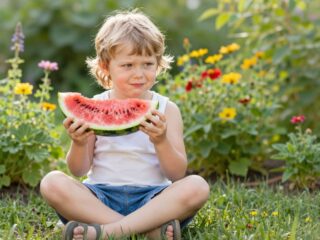 Keresztallergia gyermekkorban: mit tegyünk, ha a dinnye hasfájást okoz?