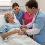 Majdnem 60 éves édesanya szülése – kockázatok, orvosi szempontok és nemzetközi rekordok