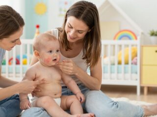 Babák és kiütések: útmutató a pöttyök útvesztőjében szülőknek