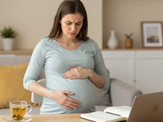 Mi okozhat gyomorgörcsöt a terhesség alatt? Lehetséges okok és enyhítési tippek