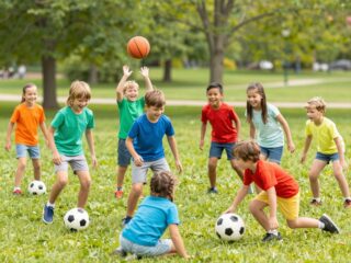 Fizikailag aktív gyerekek, boldogabb gyerekek: a sport szerepe a mentális egészségben